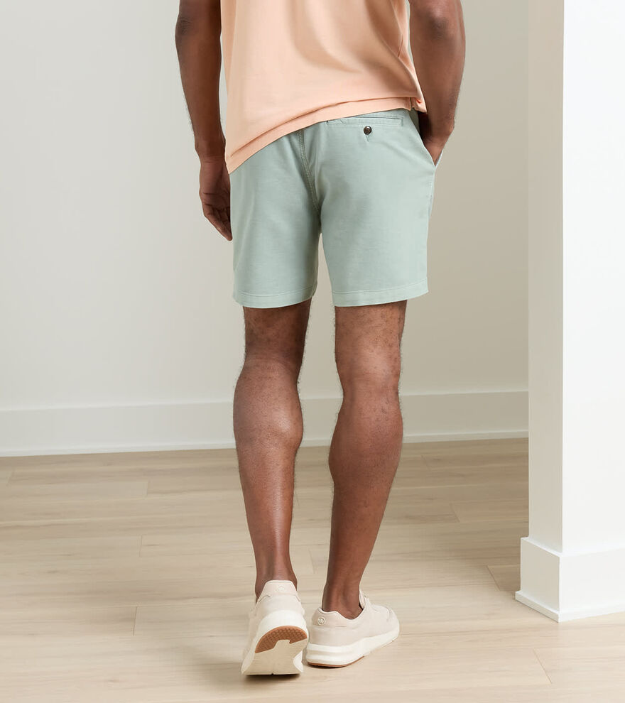 Crown Weekend Short image number 3