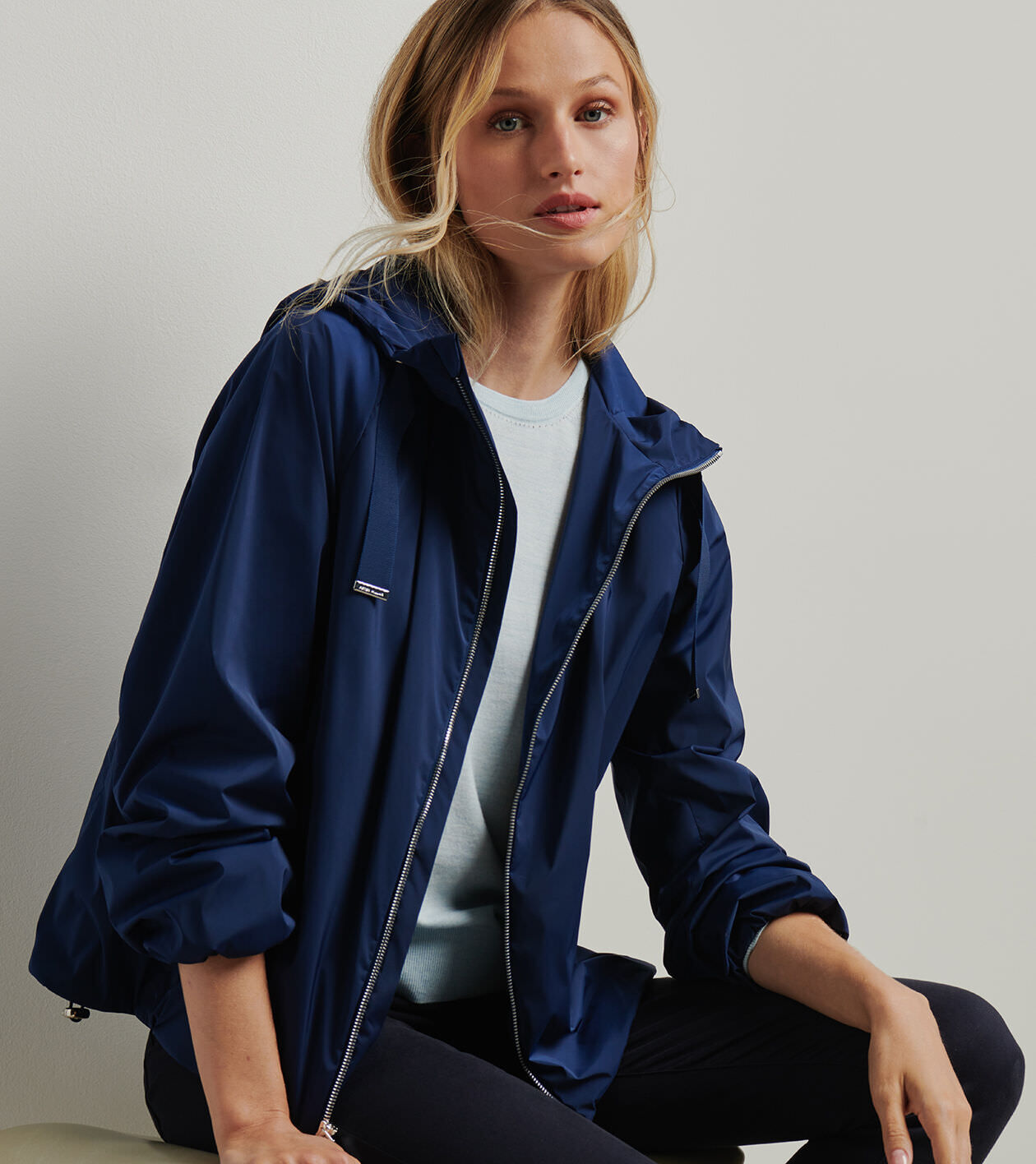 商品画像：Hooded jacket On Running Weather-Jacket - Top4Running.com 2