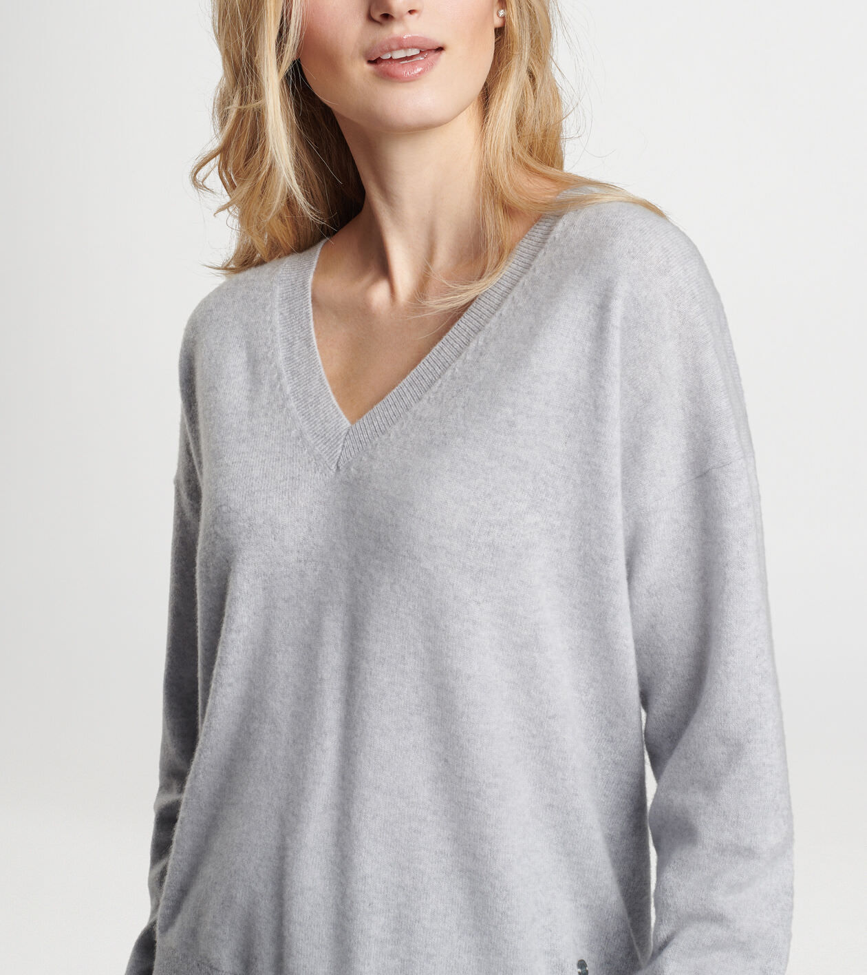 Womens cashmere v neck sweaters 2025