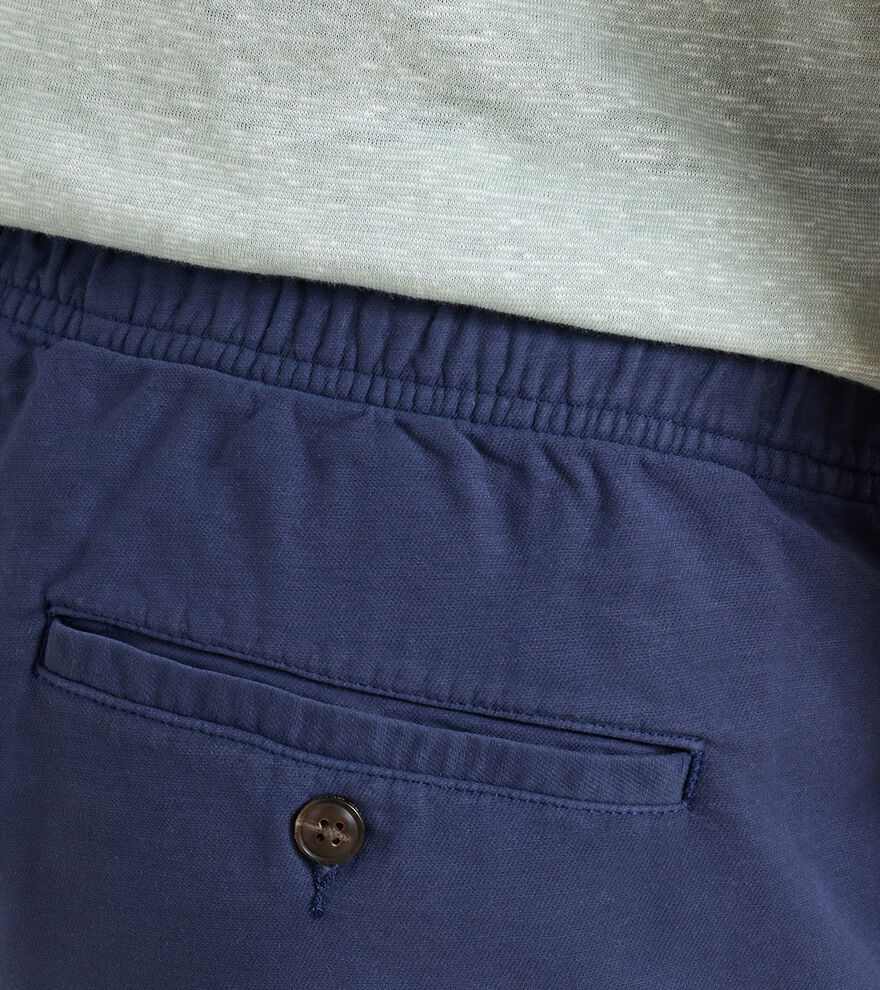 Crown Weekend Short image number 4